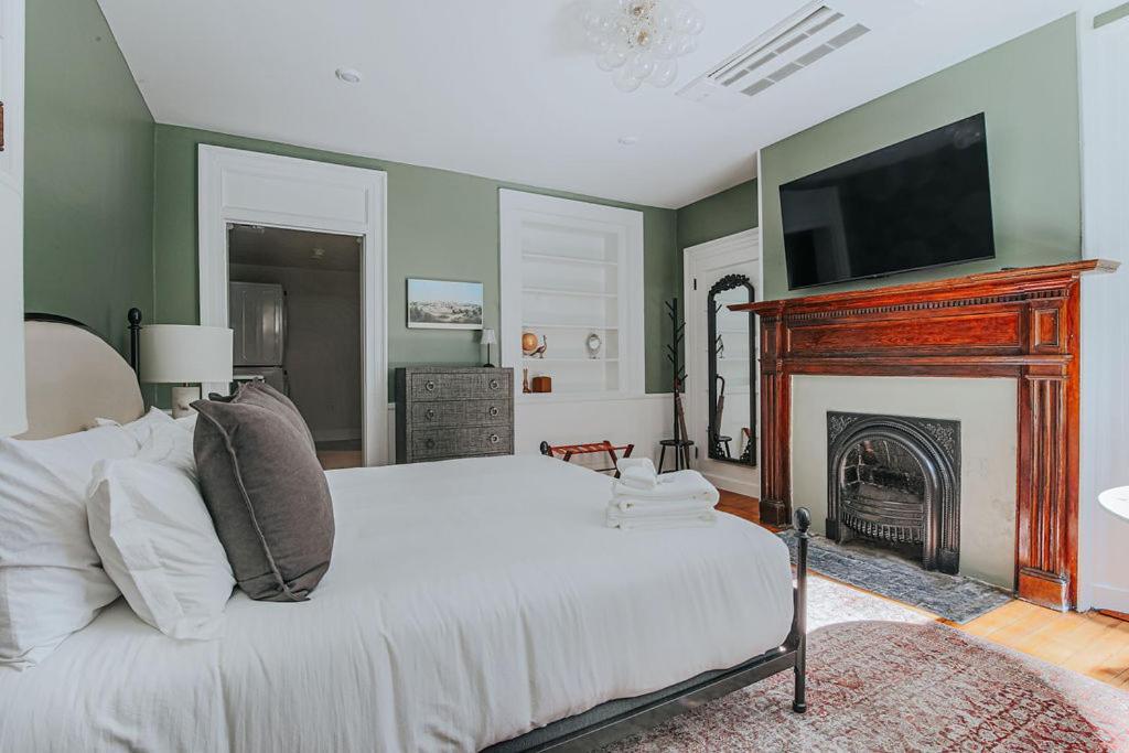 Barristers Row Hotel Staunton Room photo